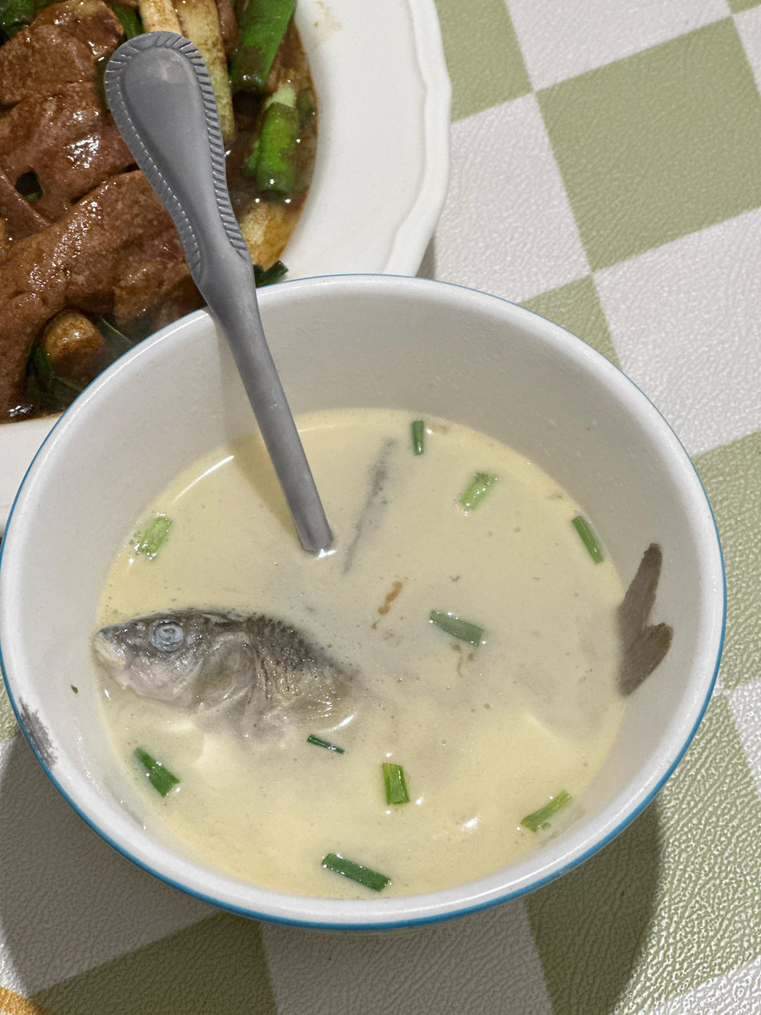 鲫鱼豆腐汤