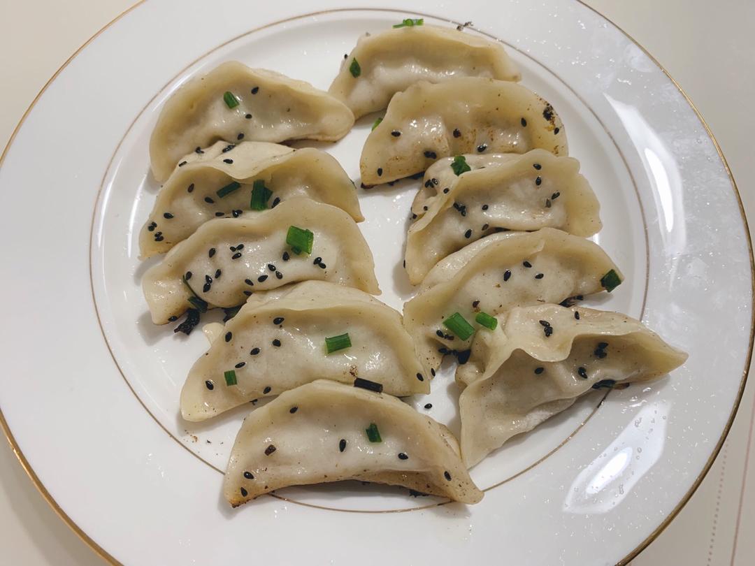 速冻水饺吃腻了吗~变锅贴吧(๑´ڡ`๑)