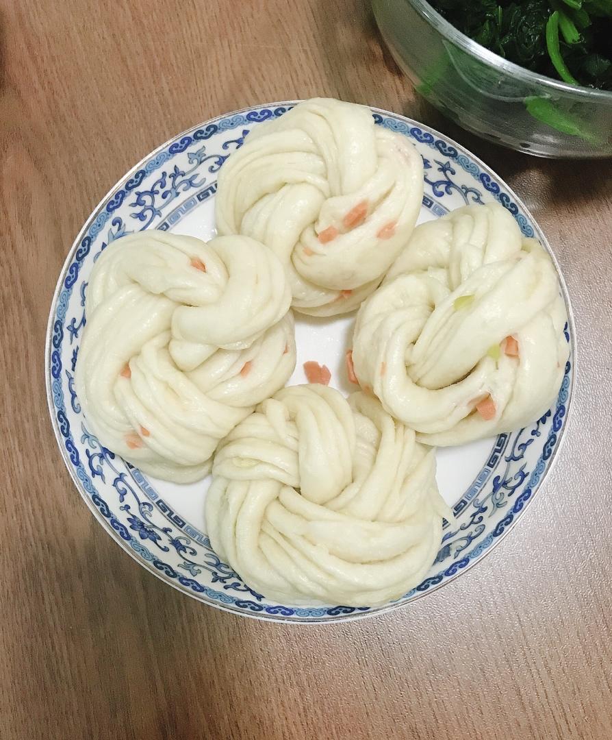 手把手教你蒸既简单又好看又好吃的花花朵🌺花卷（动图图解，一次发酵）