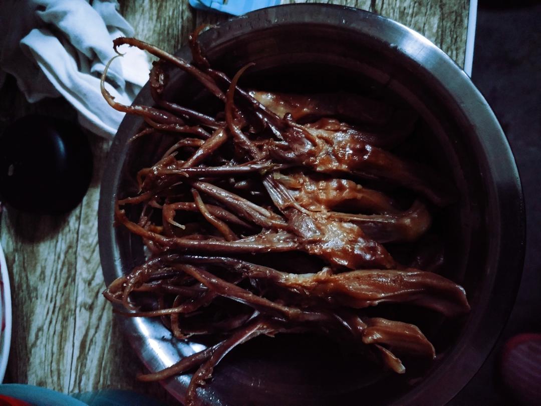 酱香鸭舌的做法
