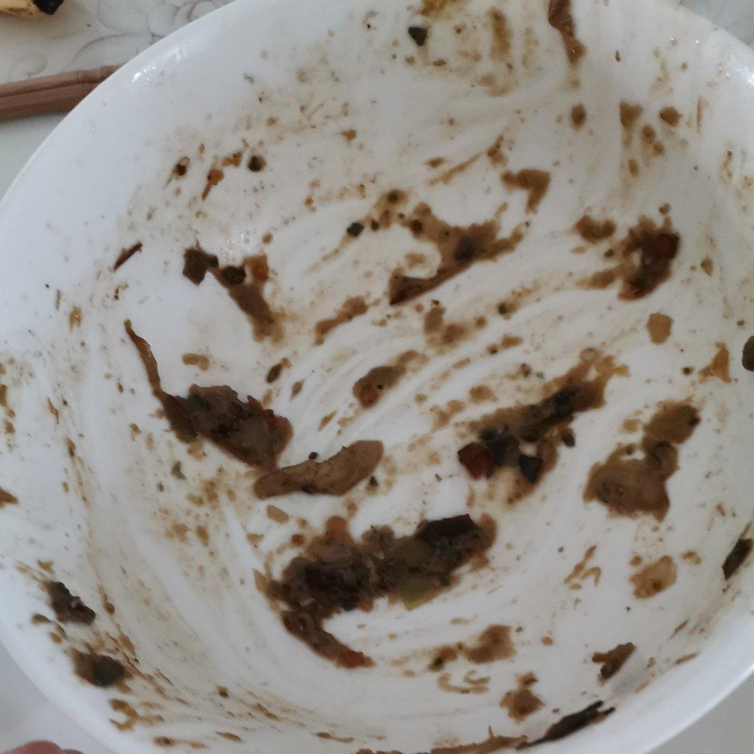 给大家推荐一款心心念念的湖南下饭菜擂辣椒松花蛋