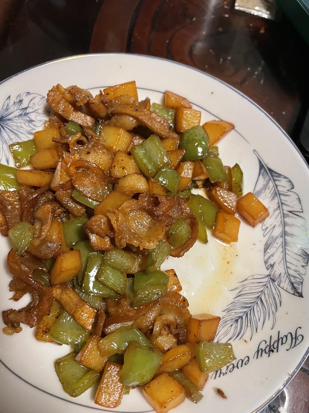 土豆青椒五花肉的做法