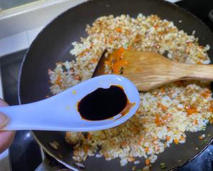 儿童营养餐-超香酱油蛋炒饭的做法 步骤8