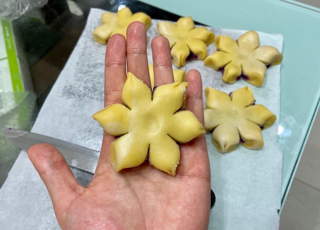 新年秀厨艺时间到！震惊四座的【豆沙葵花酥】！