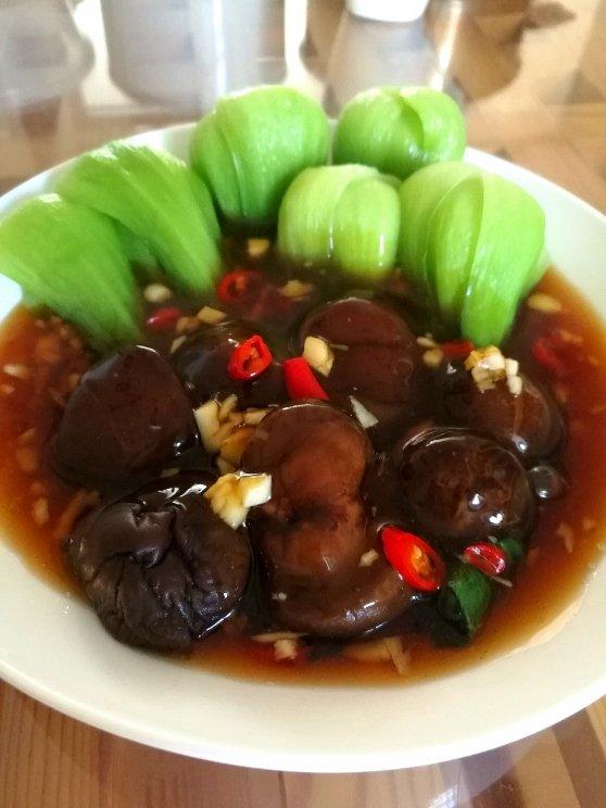 浇汁香菇油菜
