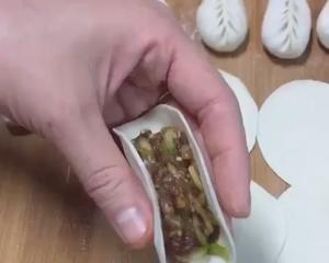 柳叶饺子包法(视频版)的做法 步骤3