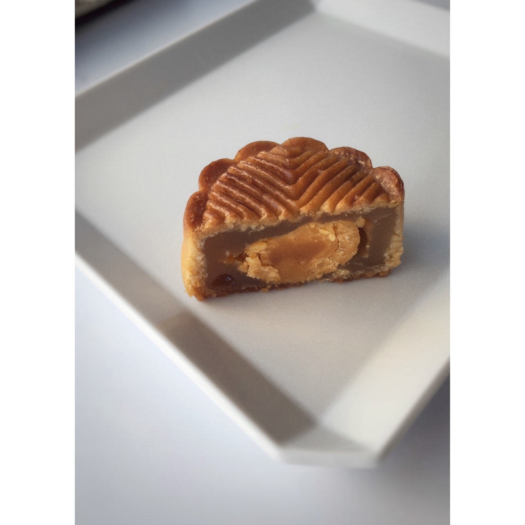 广式月饼—蛋黄莲蓉月饼