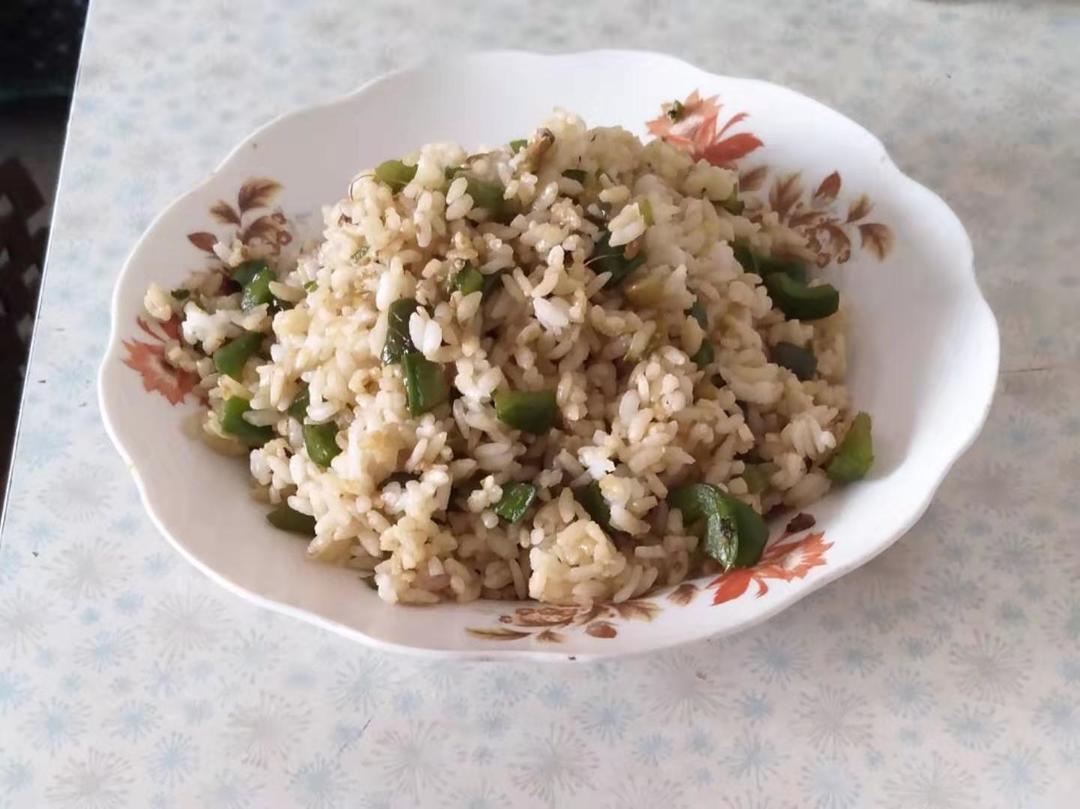 青椒炒米饭（低脂素食）的做法