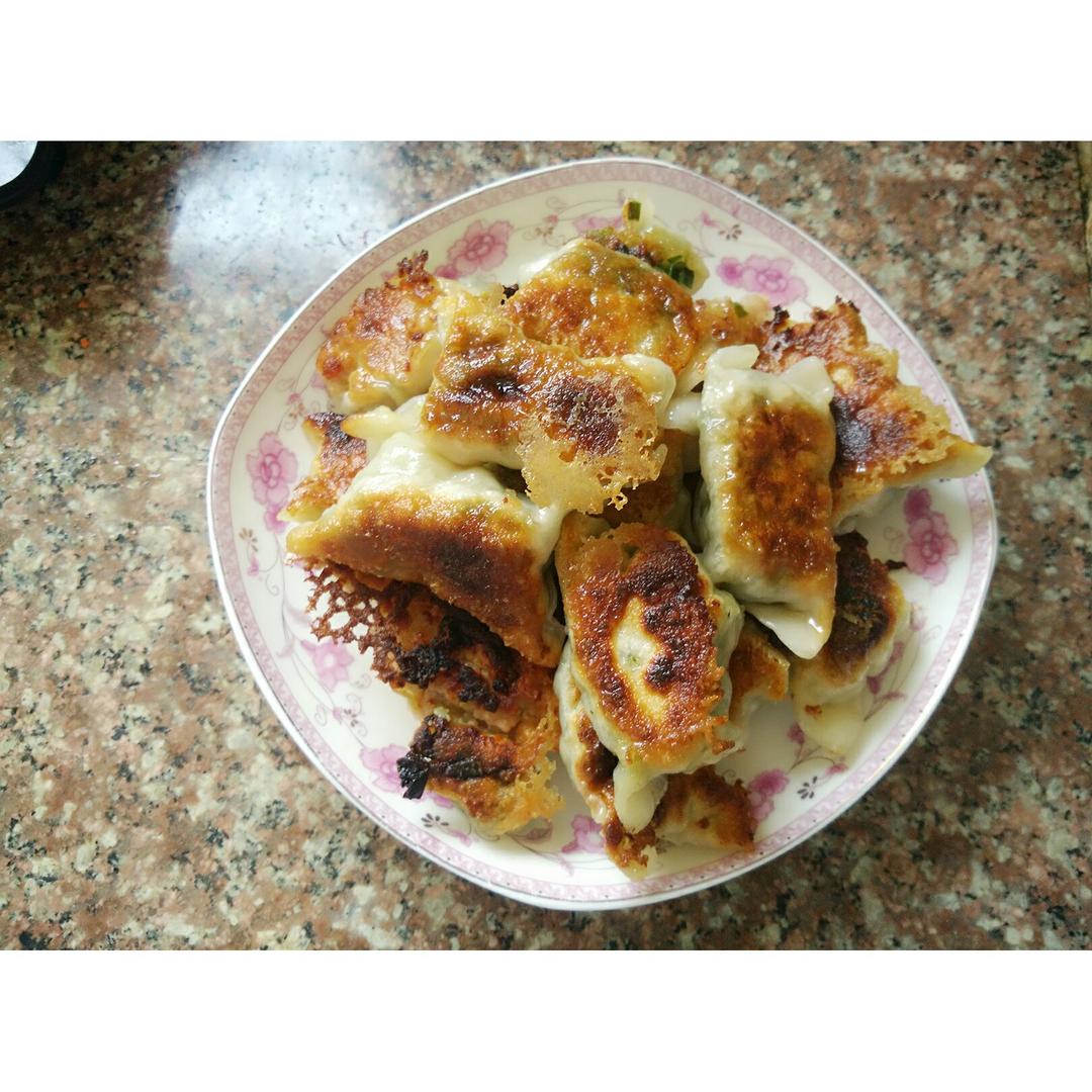 水煎包（韭菜）Fried Dumplings