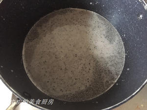 绝配的黑芝麻椰汁卷/黑白芝麻卷的做法 步骤3