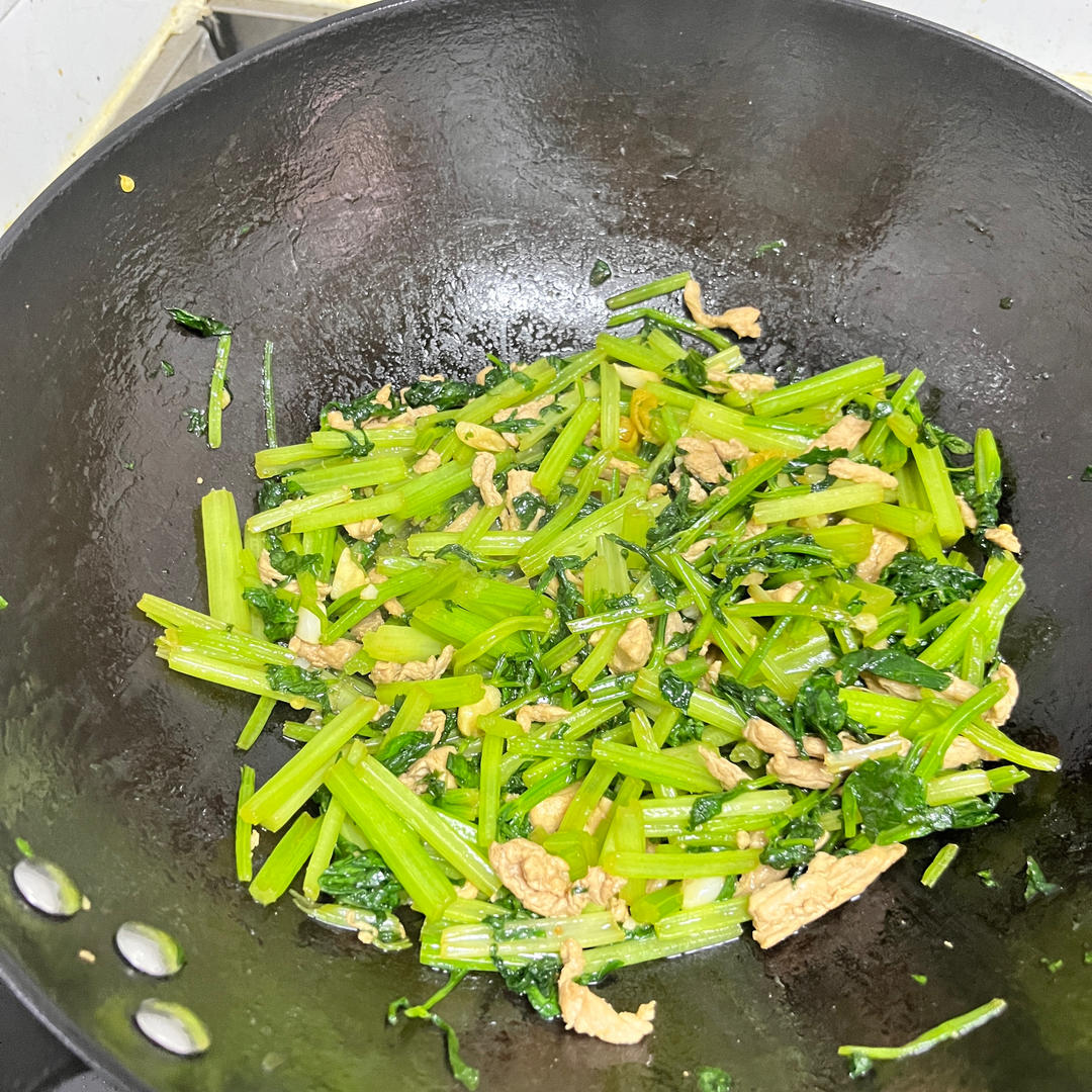 芹菜炒肉