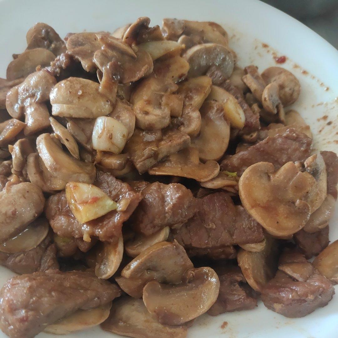 蒜香口菇牛肉粒