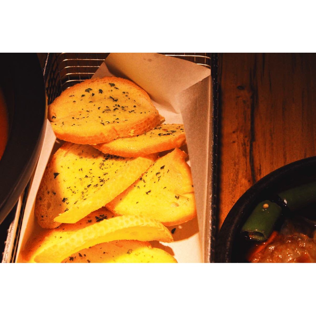 餐前小食-香脆蒜蓉法包 Garlic Bread