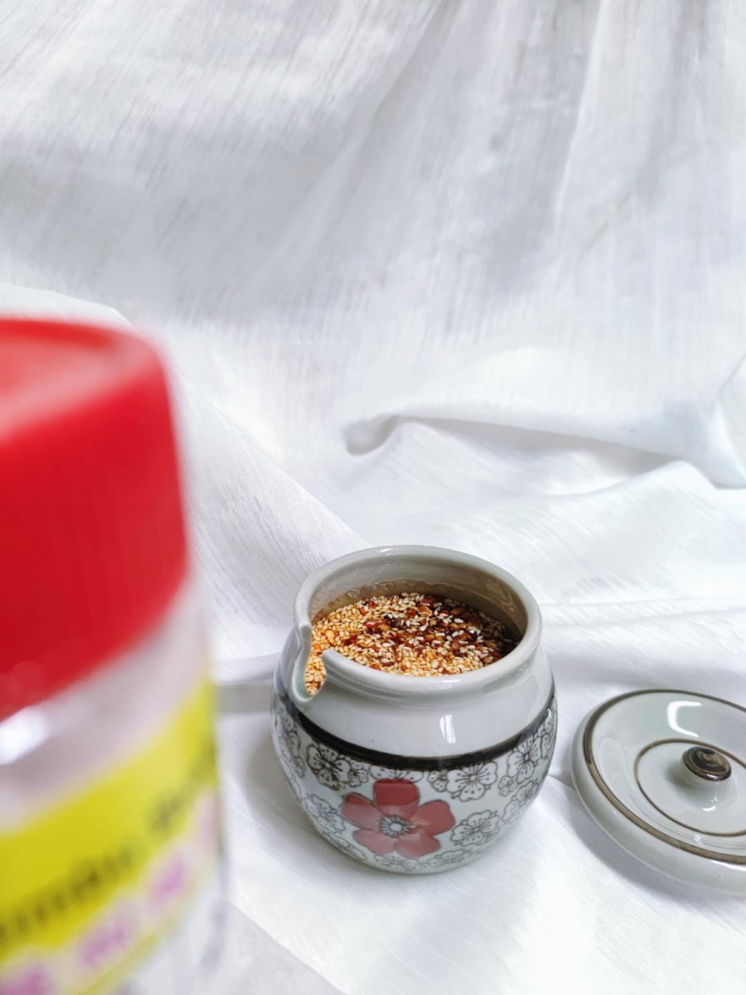 “家常改良简易版”油泼辣子！刚泼完满屋那个香啊