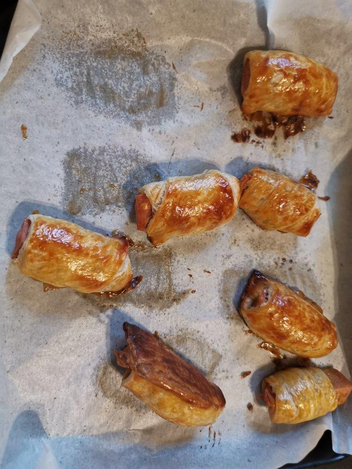 香肠酥皮卷：手抓饼皮还能这样吃，不用和面快速搞定早餐