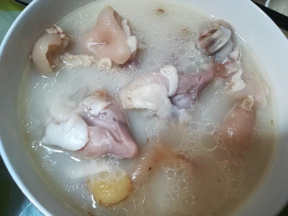 猪蹄骨汤