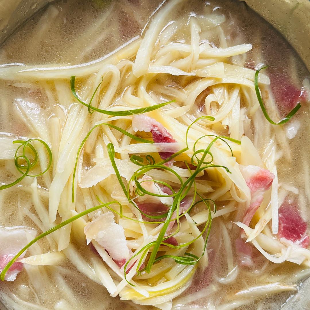 5分钟搞定：上汤焖茭白腊肉