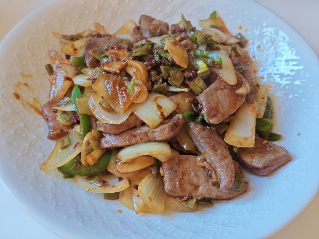 洋葱爆牛肝的做法