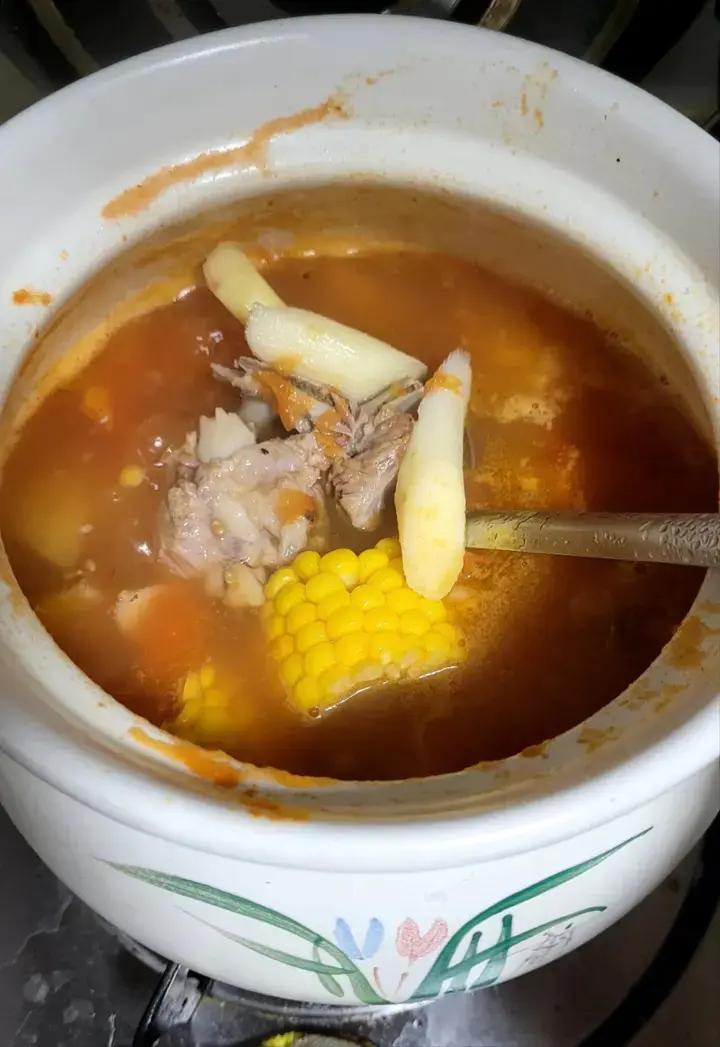 番茄土豆玉米排骨汤