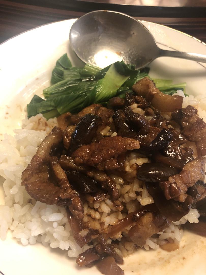 洋葱酥卤肉饭