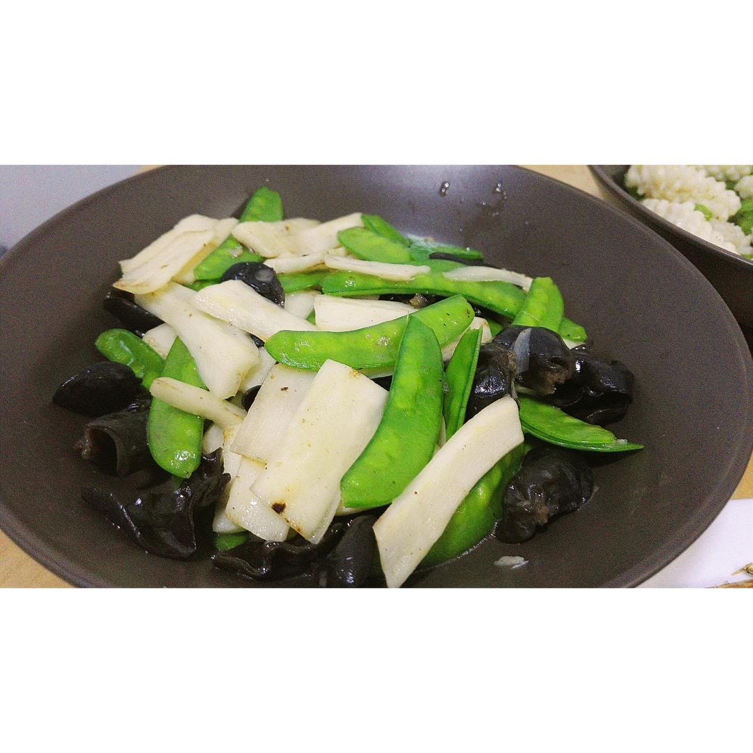 简单好吃的山药木耳炒荷兰豆