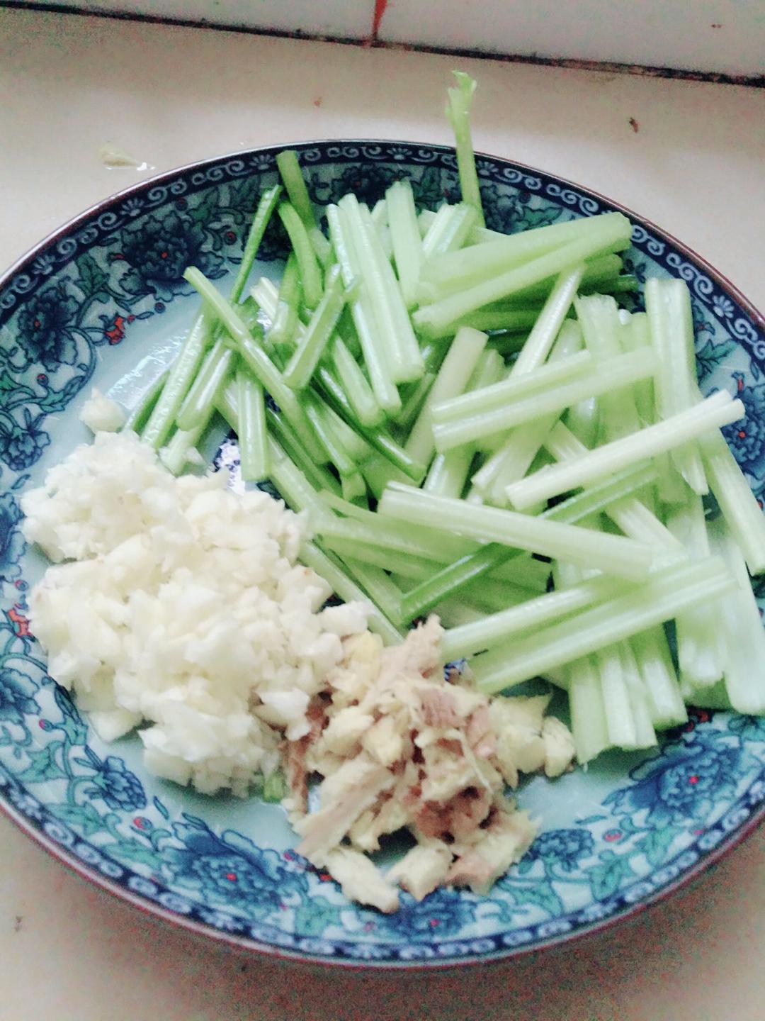 用电饭煲炖的花生猪脚