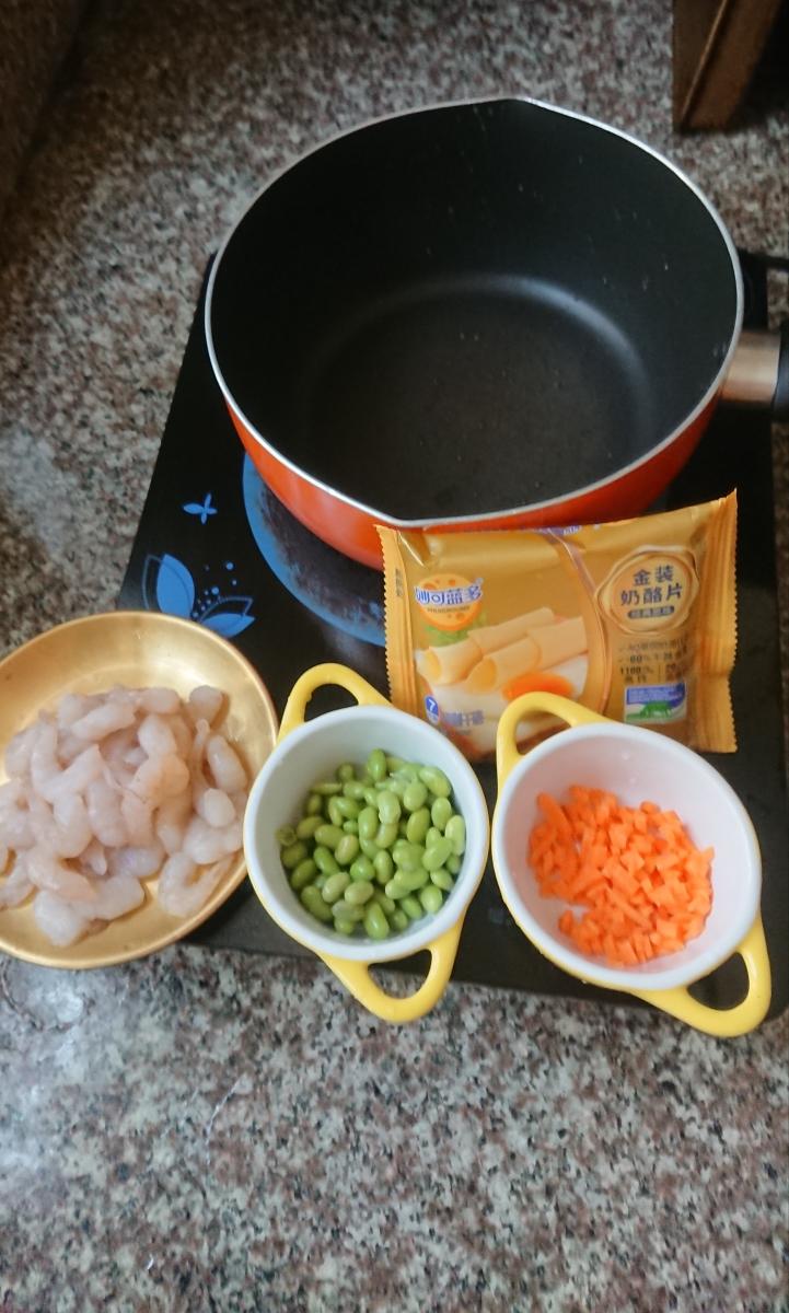 海鲜凤梨焗饭的做法 步骤3