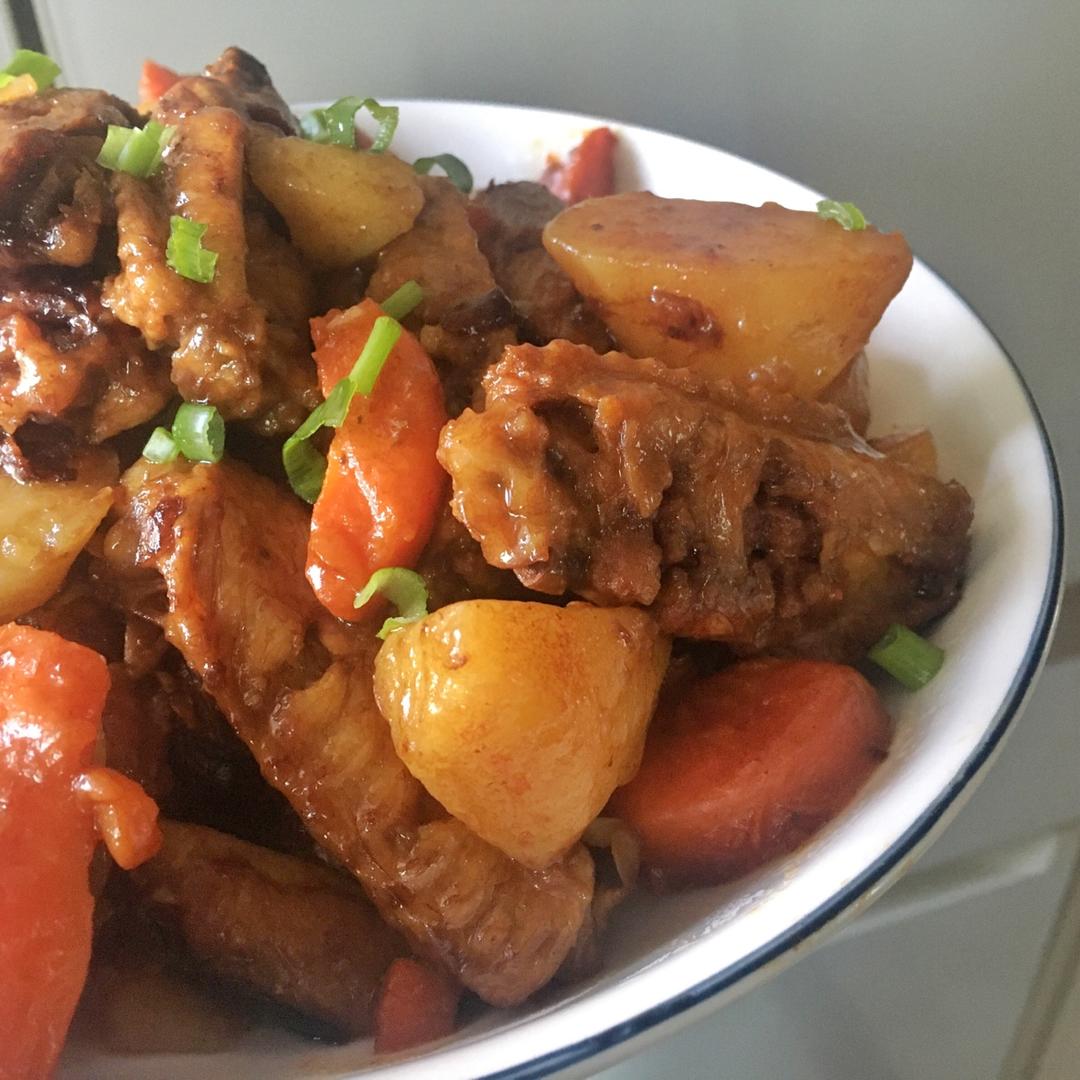超入味的土豆焖鸡翅