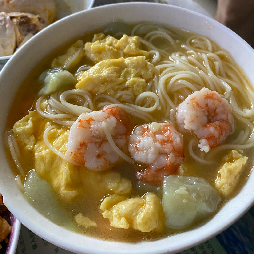 丝瓜虾仁鲜汤面