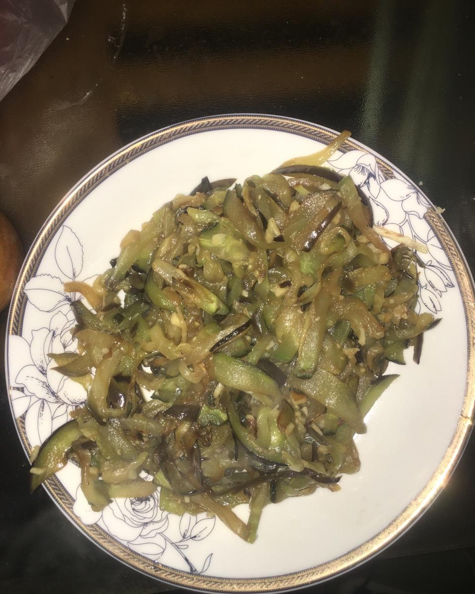 程序員做飯小菜鳥做的炒茄子絲