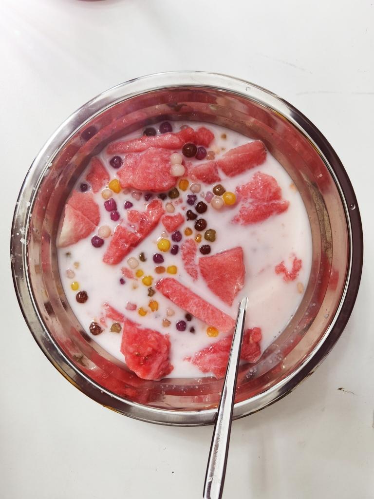 五彩小芋圆西瓜酸奶