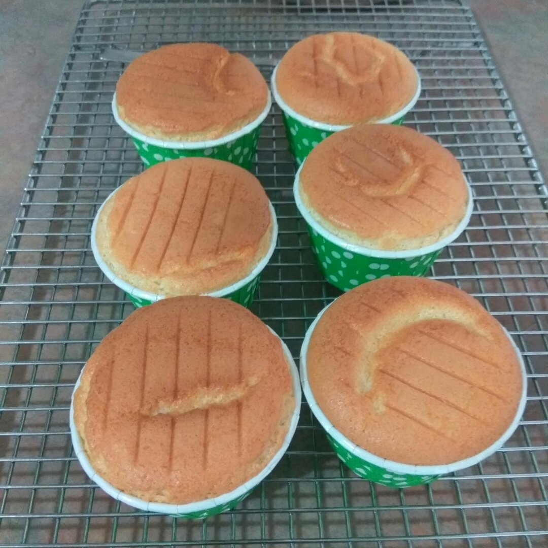 软绵绵戚风纸杯蛋糕