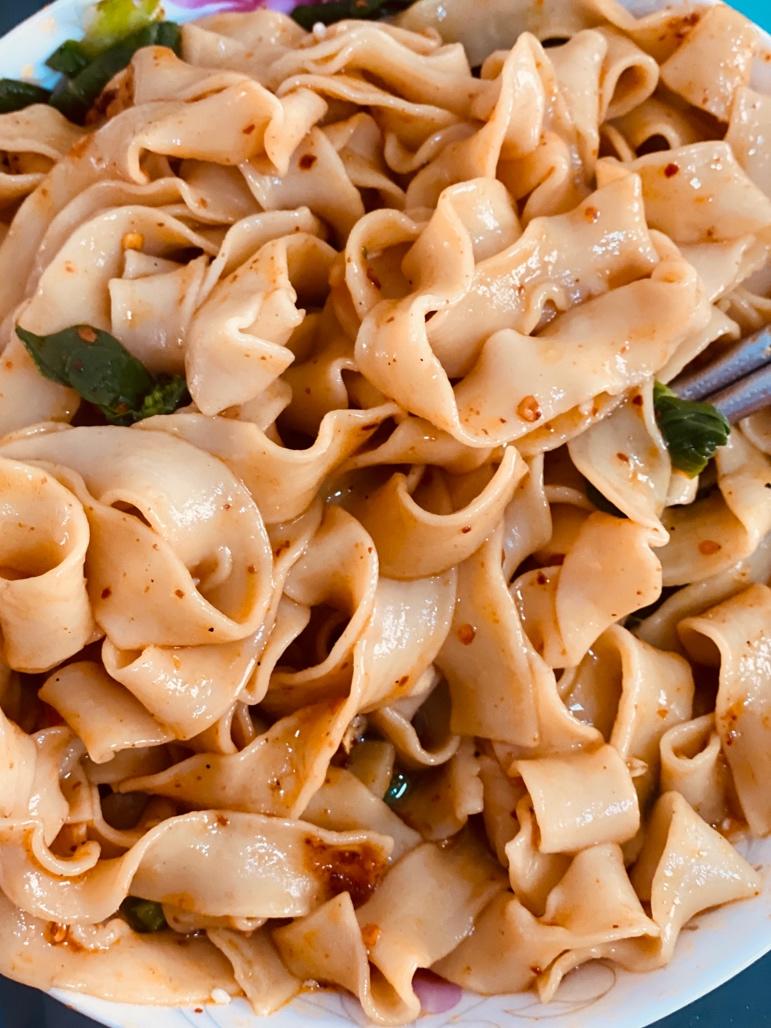 十分钟就能吃上的超简单油泼面