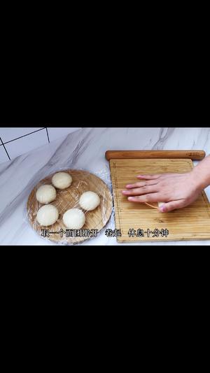 高颜值国风糕点豆沙菊花酥的做法 步骤9
