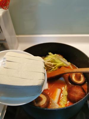 娃娃番茄煲菜汤(Tomato Cabbage Soup)的做法 步骤13