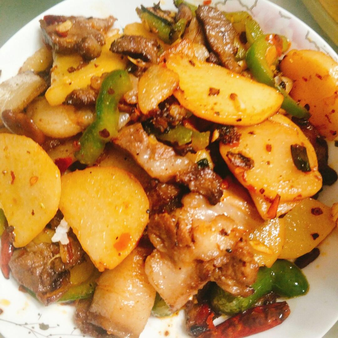 五花肉干煸土豆片