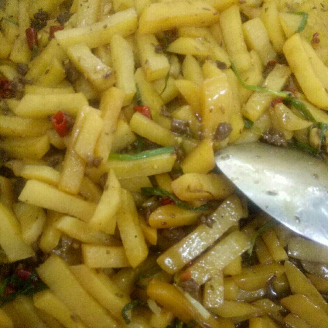 黑椒土豆炒牛肉