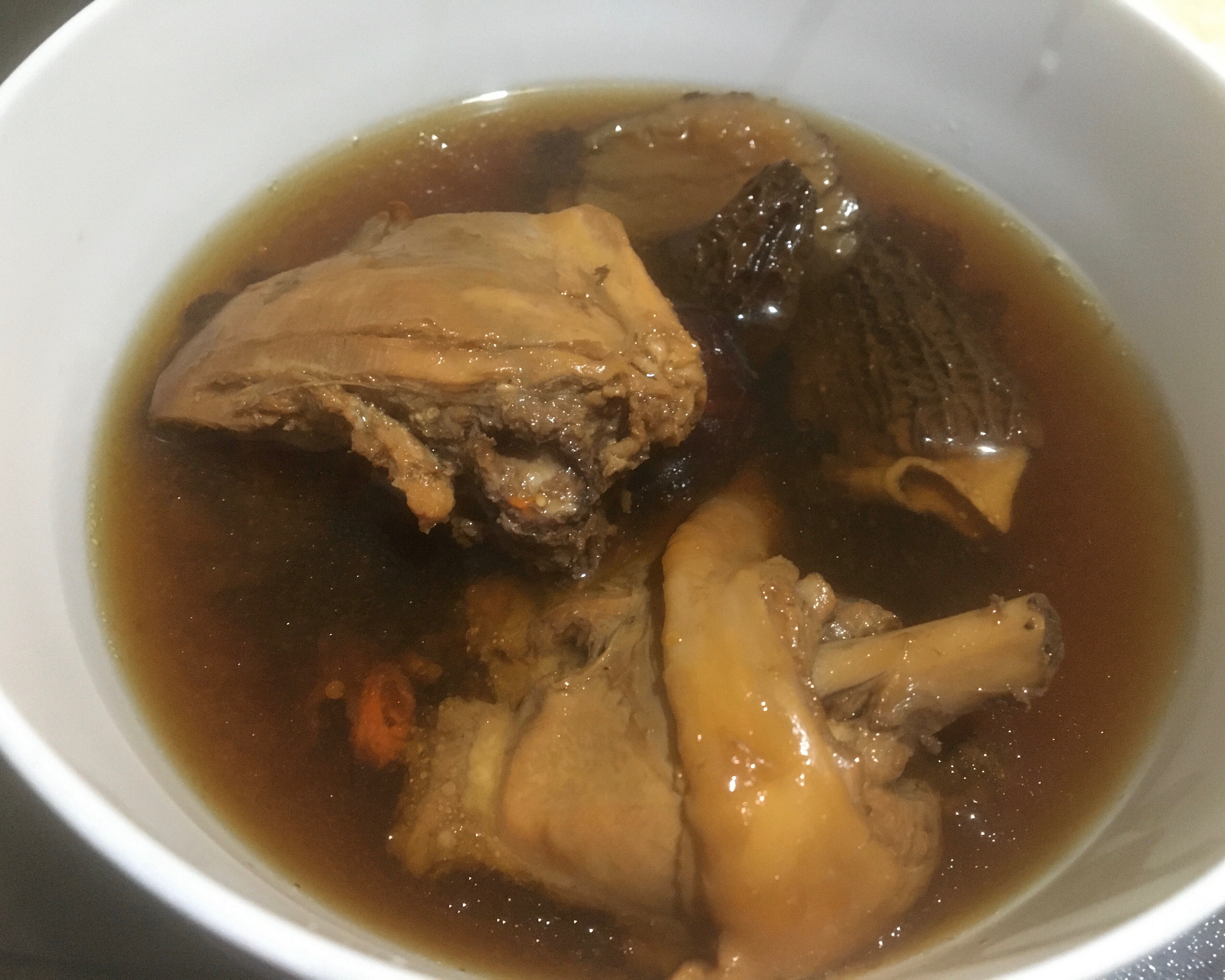 羊肚菌炖鸡汤(可换香菇、其他菌类)的做法 步骤5