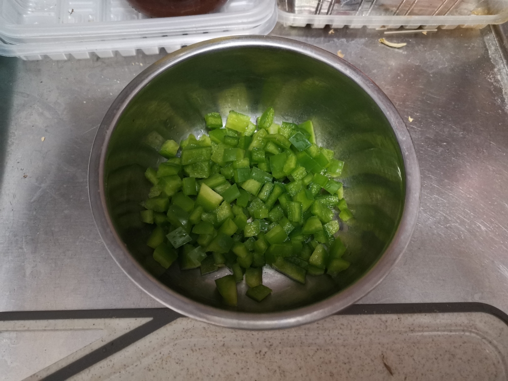 电热饭盒下面条红油芽菜拌面的做法 步骤7