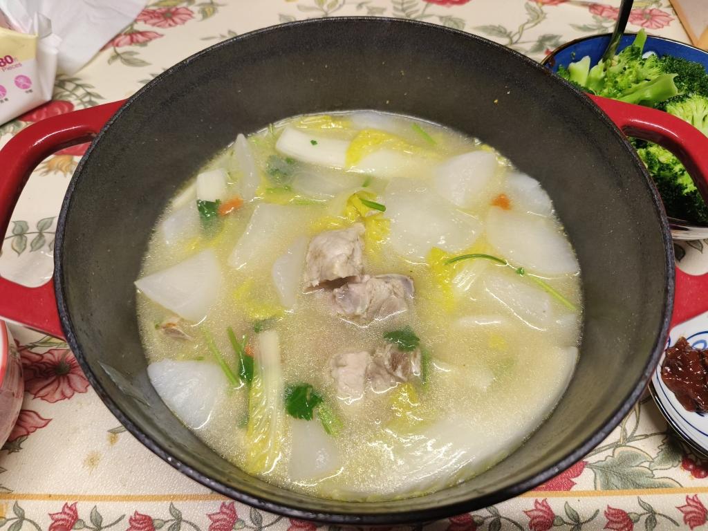 萝卜炖排骨-秋冬懒人汤