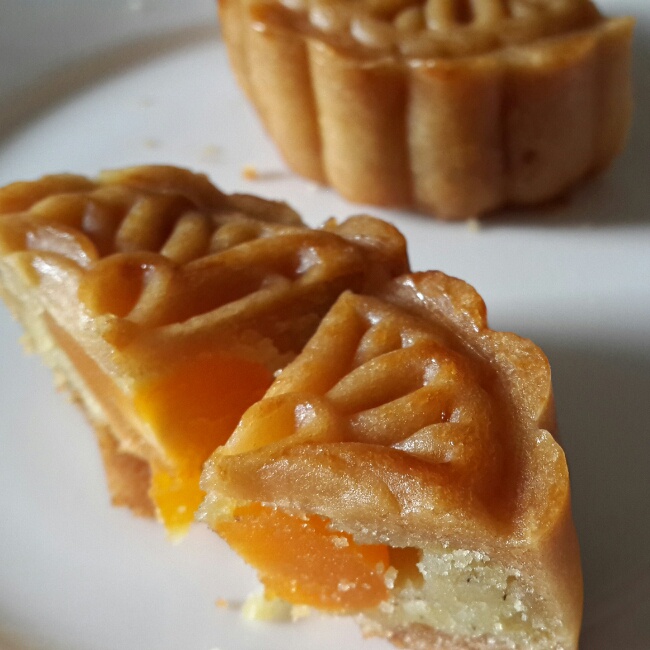 广式月饼——蛋黄莲蓉月饼