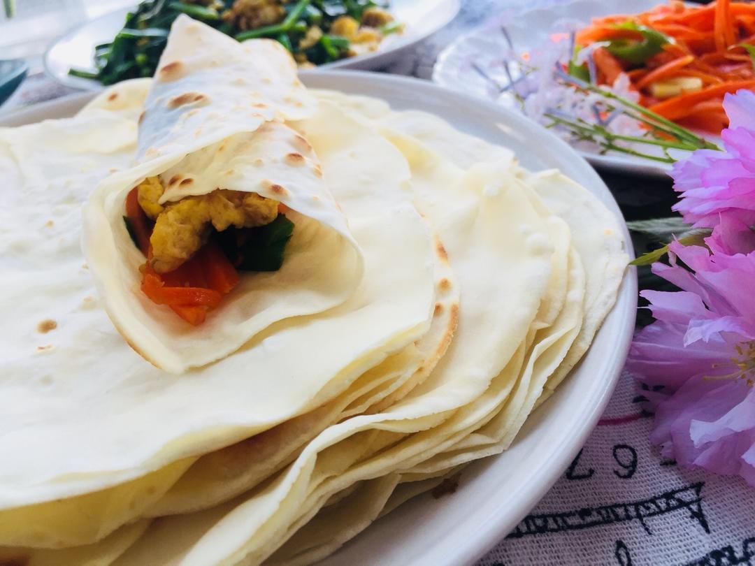 用买来的饺子皮就能做出好吃的春饼！