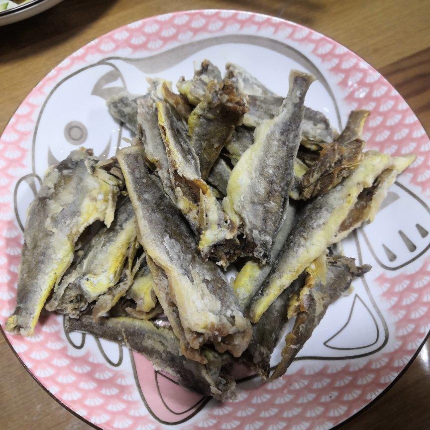 外酥里嫩：不会回软的干炸小黄鱼。