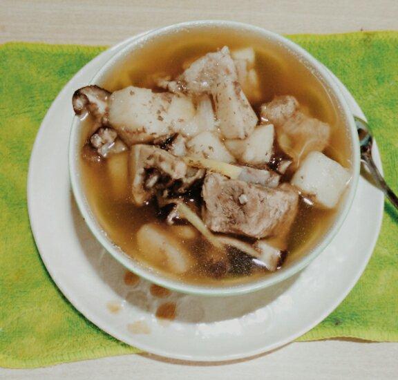 蘑菇山药炖排骨