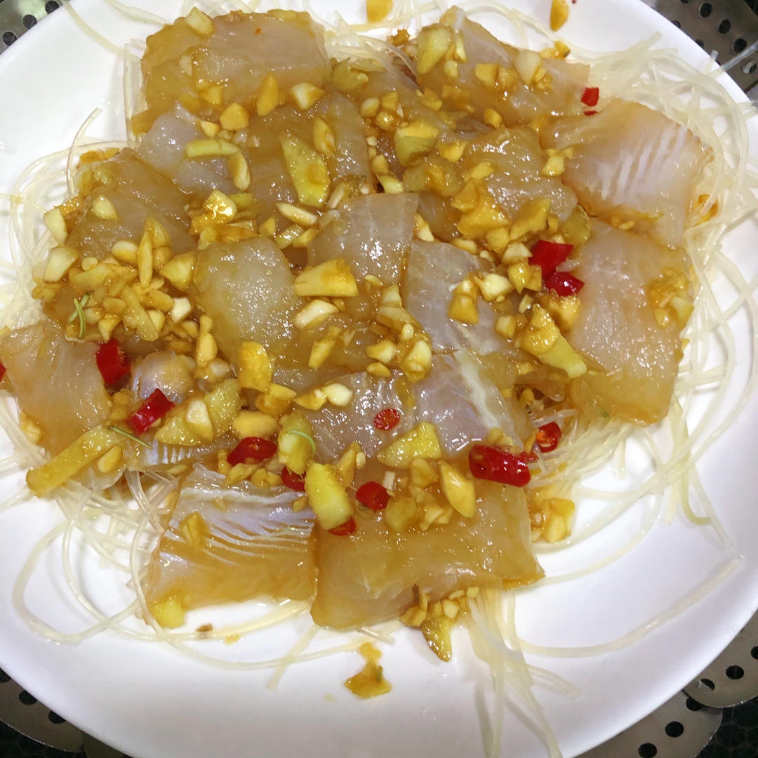 15分钟搞定【蒜蓉粉丝蒸龙利鱼】，入夏前多吃它准能瘦！