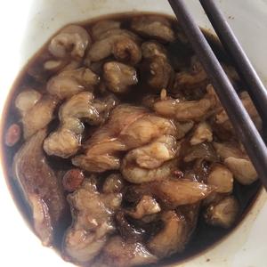 减肥必备：鸡胸肉炒魔芋丝面的做法 步骤1