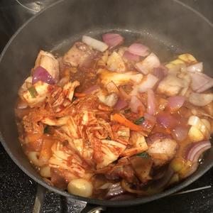 五花肉碰撞韩国辣白菜的做法 步骤7