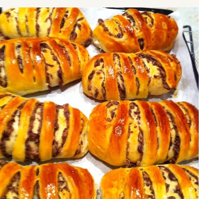 红豆沙面包卷——好吃得不得了#皮黑森林#