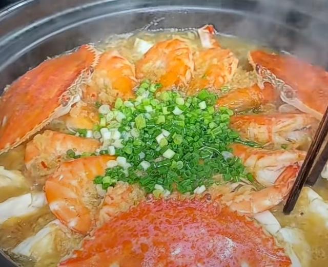 蒜蓉蟹虾粉丝白菜煲的做法
