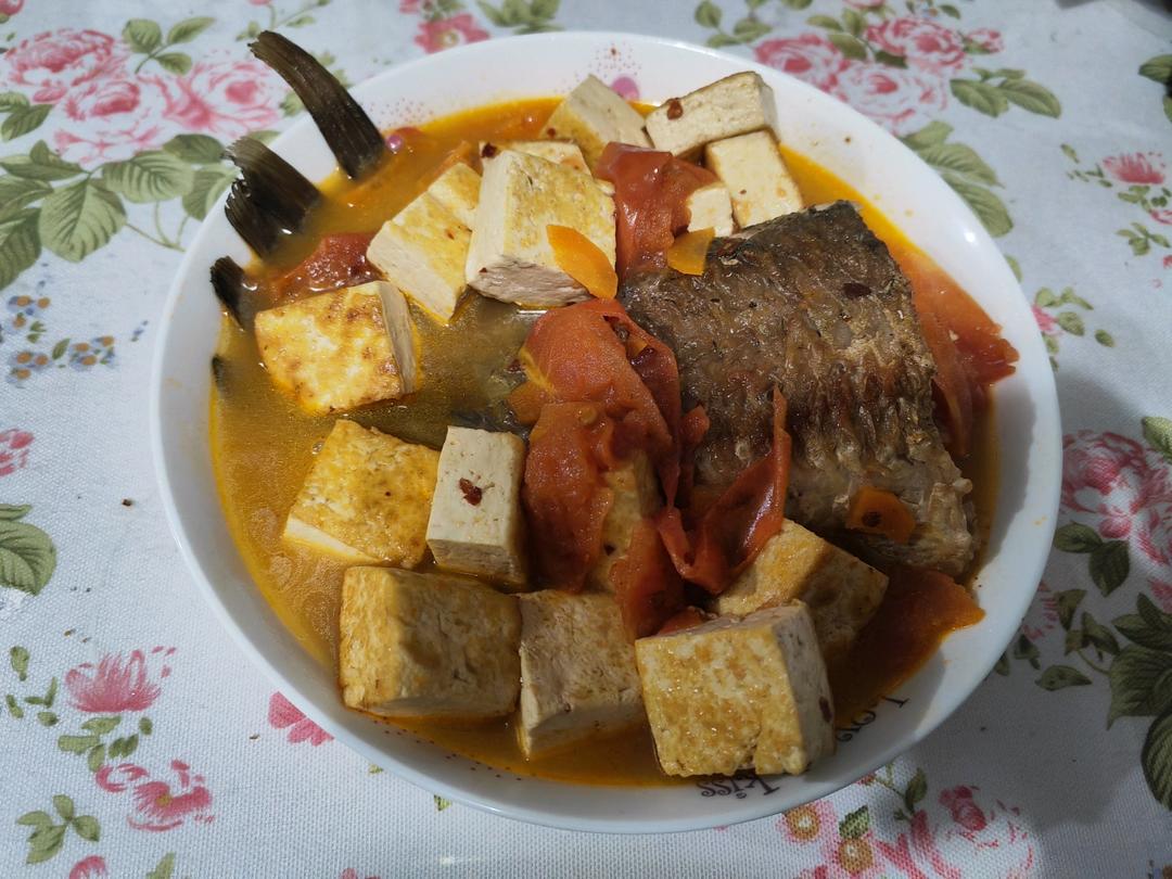 鱼尾豆腐汤